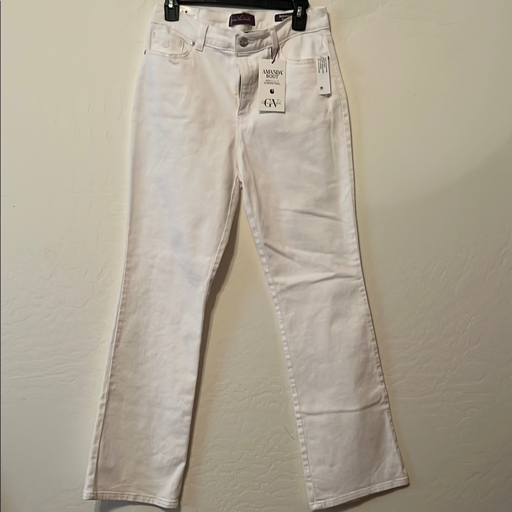 Gloria Vanderbilt Amanda slimming White  Boot Cut Jeans- NWT